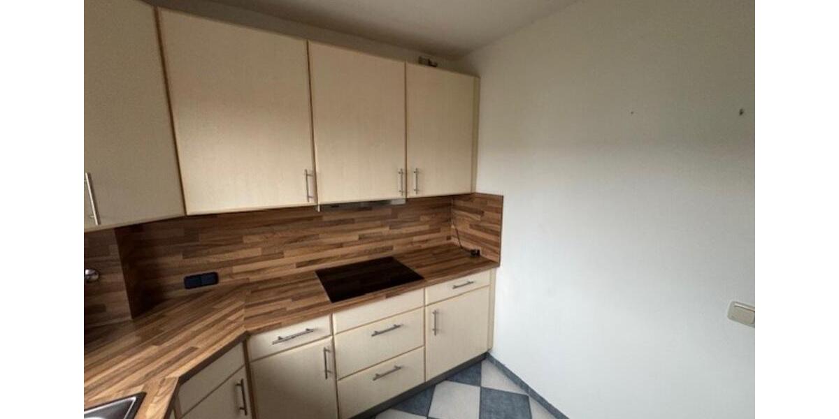 Schöne 3,5 Zimmer Wohnung mit Balkon, Keller und Parkplatz 3 zimmer