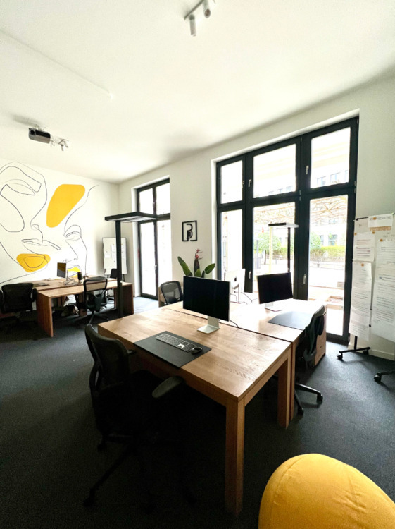 Modernes Design-Büro mit Terrasse zur Untermiete in Hamburg-Ottensen - All-in-Miete