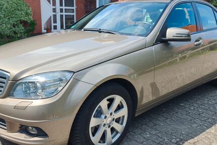 Mercedes-Benz 200 88.000 km 10.490 &euro; Klein Nordende 25336