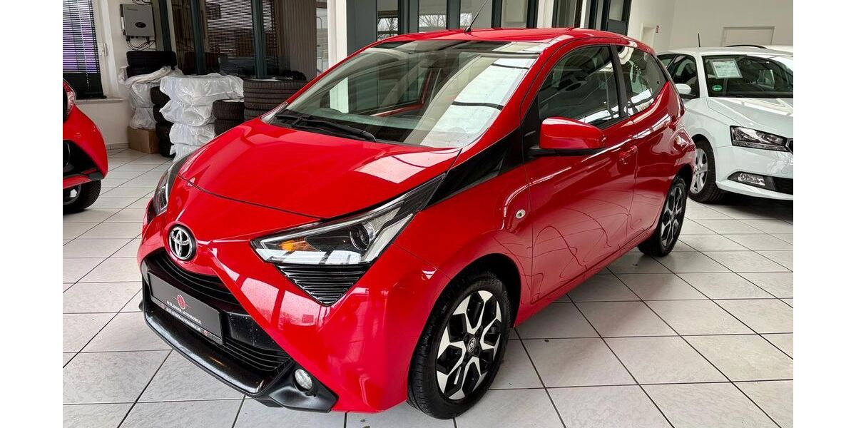 Toyota Aygo (X) 74.350 km 9.799 &euro; Buxtehude 21614