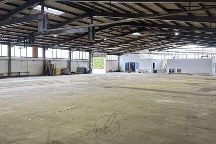 ebenerdige 1.300 m² Lagerfläche mit WC, Büro und Rolltor in Winsen (Luhe) zimmer