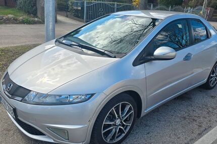 Honda Civic 120.000 km 8.999 &euro; Hamburg 22145