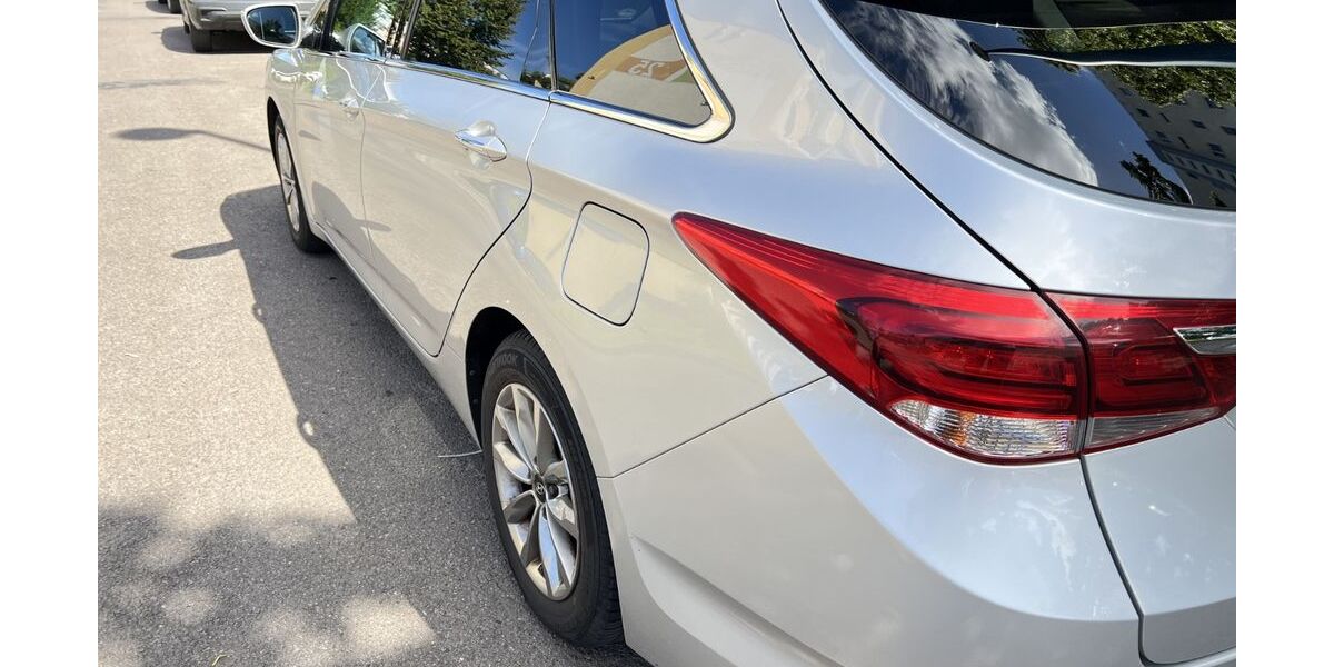 Hyundai i40 113.000 km 9.900 &euro; Hamburg 22145