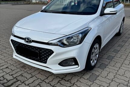 Hyundai i20 70.100 km 9.400 &euro; Hamburg 21033