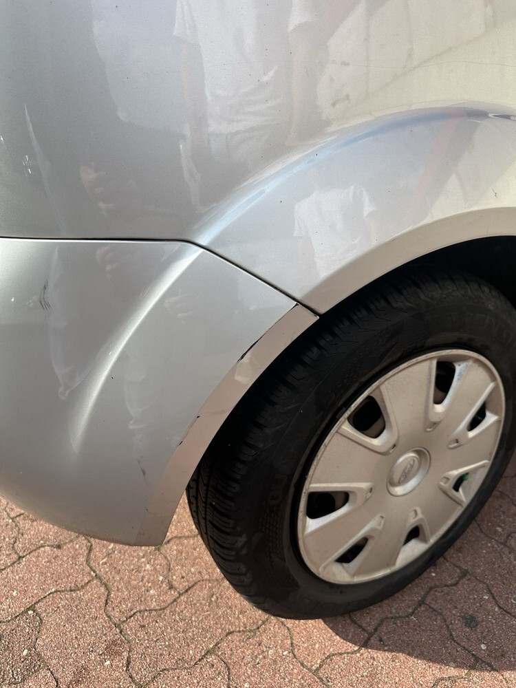 Ford Fiesta 89.592 km 2.500 € Hamburg 20038