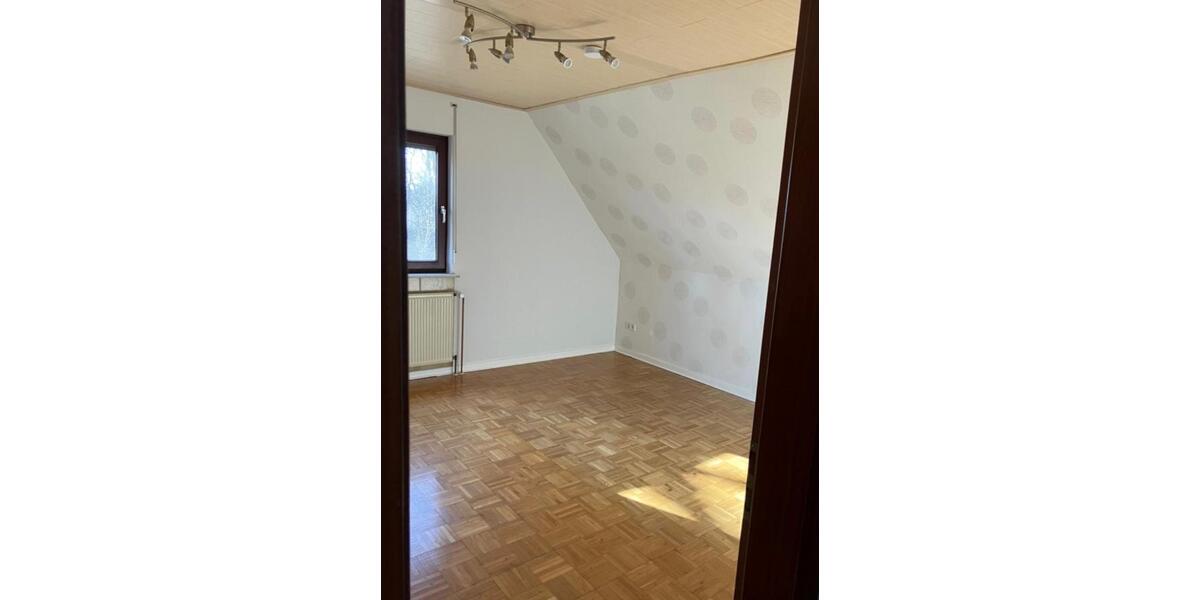 Doppelhaushälfte Pinneberg - 9 Zimmer, 132 m&sup2;, 1.750&euro; | Angebot:25538749