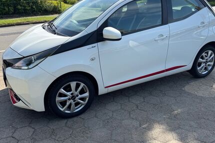 Toyota Aygo (X) 110.000 km 5.990 &euro; Stelle 21435