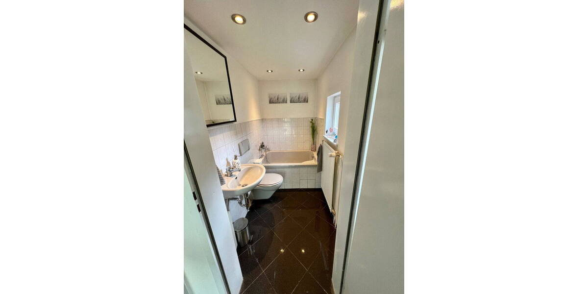 Einfamilienhaus Hamburg Rahlstedt - 8 Zimmer, 180 m&sup2;, 2.800&euro; | Angebot:26306502