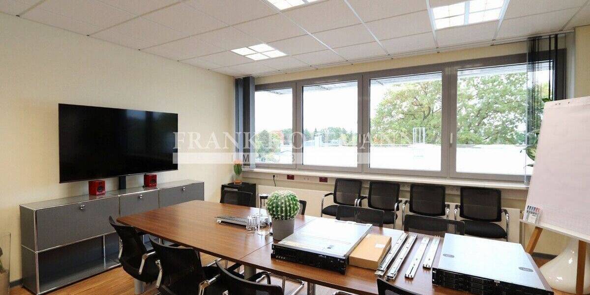 Flexible Bürofläche mit Stellplätzen und Keller in Quickborn zimmer