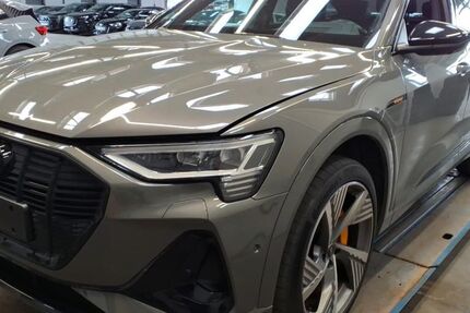 Audi e-tron 24.012 km 41.990 &euro; Hamburg 22047