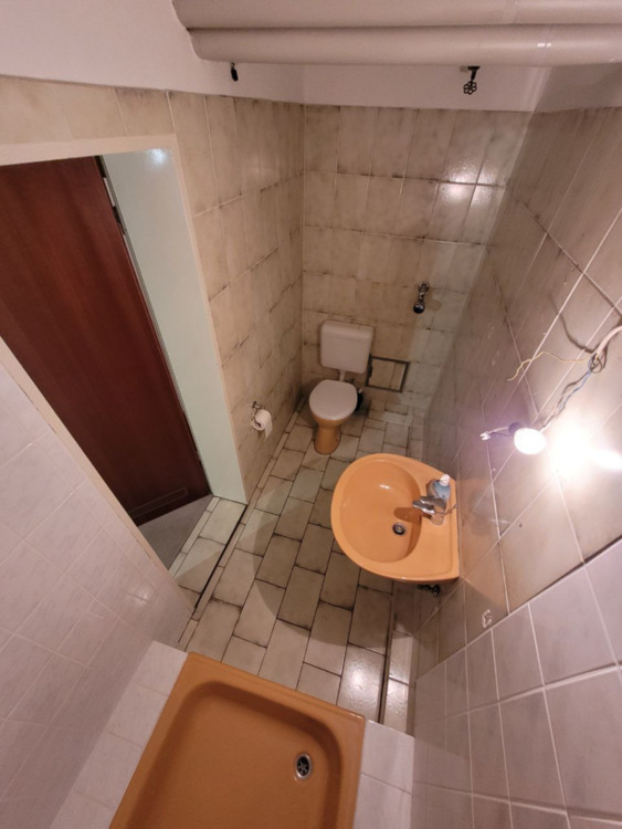 Büro & Lager mit Pantry und Duschbad; frisch gestrichen zimmer
