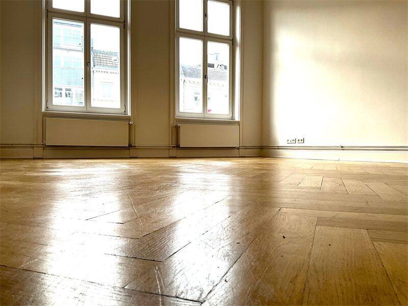 Mittendrin und ruhig - 5 Zimmer WHG, ca. 134 m², WG geeignet, im 3. OG am Steindamm, St. Georg