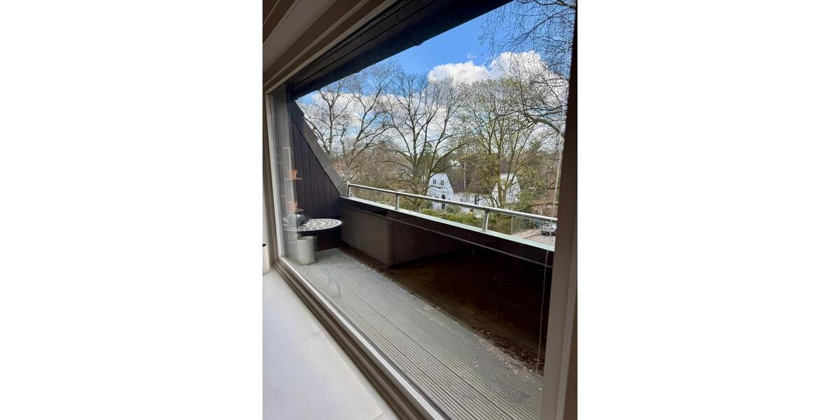 Dachgeschoßwohnung Hamburg Altona - 2.5 Zimmer, 89 m&sup2;, 1.300&euro; | Angebot:26123736