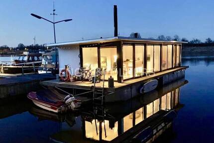 Hochwertiges Hausboot: Ihr schwimmendes Zuhause auf dem Wasser