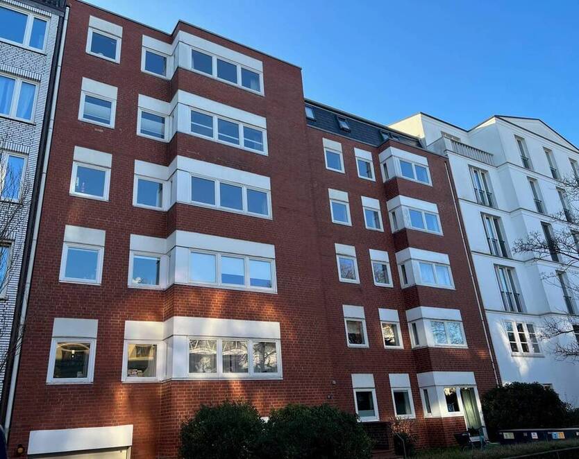 Attraktive, vermietete 3 Zi.-Wohnung in Bestlage mit Südbalkon, Stellplatz und Aufzug