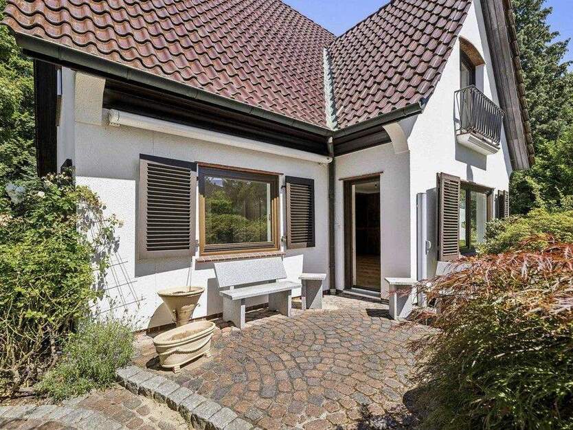 Exklusives Einfamilienhaus mit Pool - im Bergedorfer Villenviertel idyllische Außenbereiche 8 zimmer