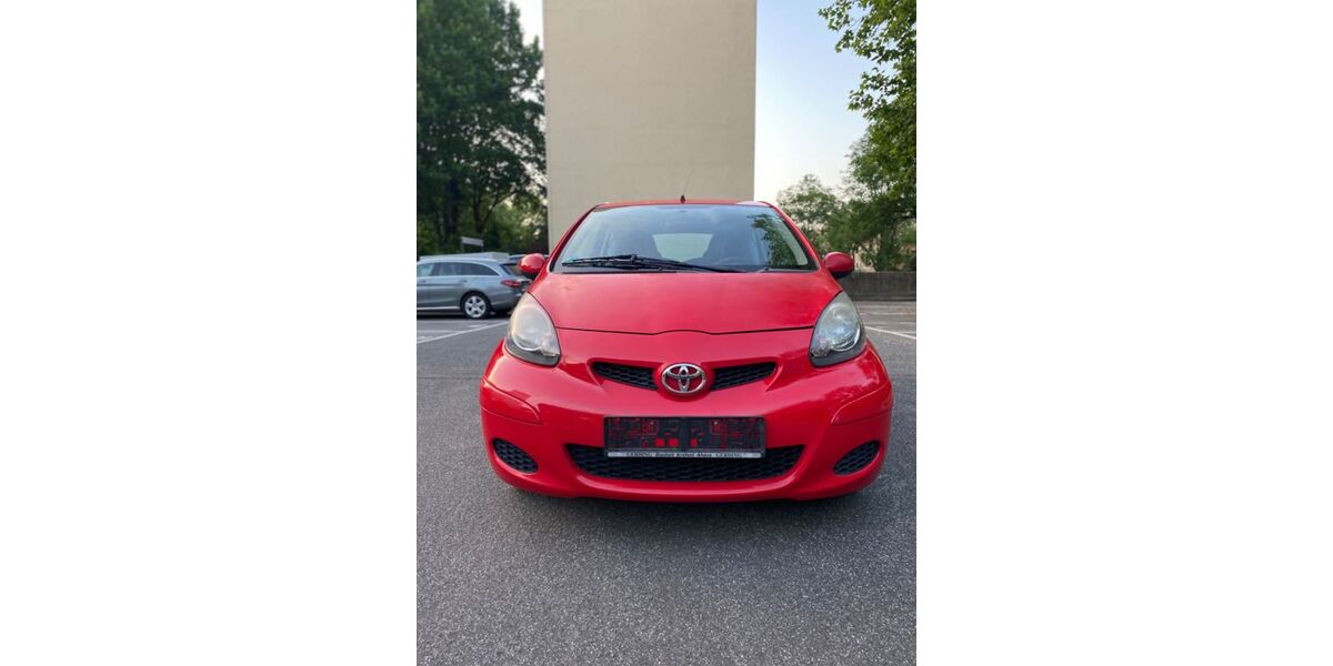 Toyota Aygo (X) 82.487 km 3.899 &euro; Hamburg 22049