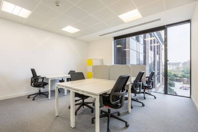 Buchen Sie einen reservierten Coworking-Arbeitsplatz oder Hot Desk in Regus Bergedorfer Tor zimmer