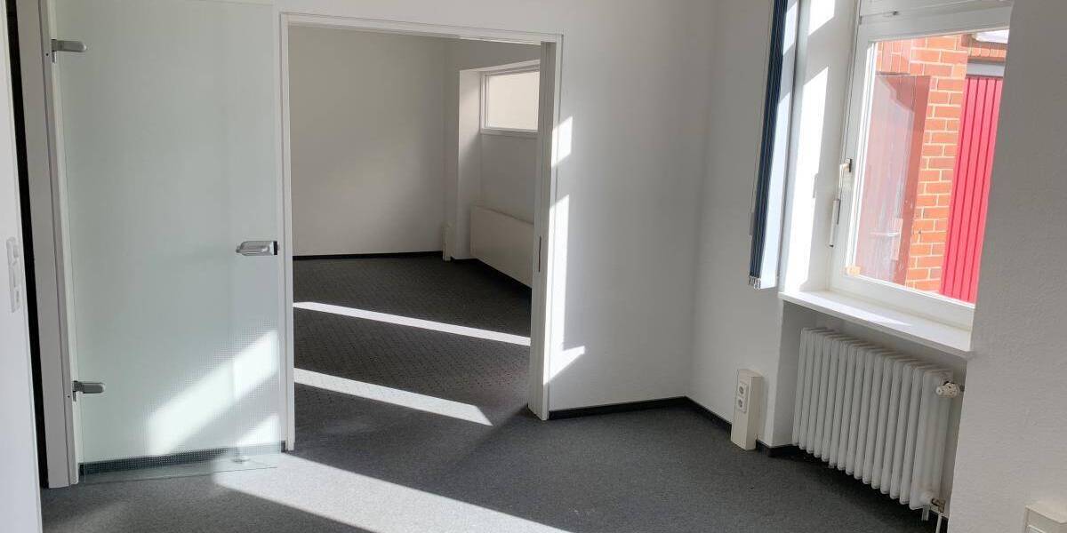 Gewerbeobjekt Hamburg Jenfeld - 4 Zimmer, 94 m&sup2;, 1.700&euro; | Angebot:26161591