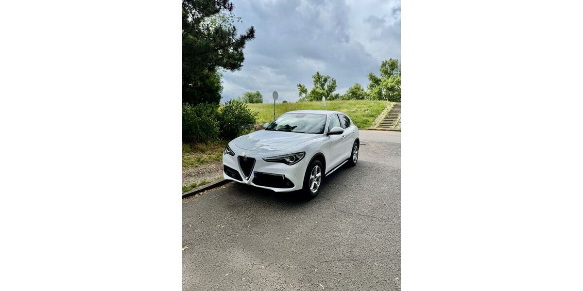 Alfa Romeo Stelvio 172.000 km 14.999 &euro; Hamburg 21073