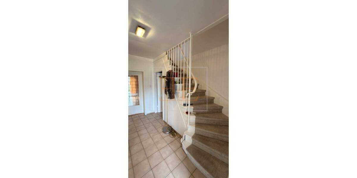 Klassische DHH mit Vollkeller und Garage in ruhiger Sackgassenlage von Ahrensburg - Doppelhaushälfte Ahrensburg | Angebot:26121169