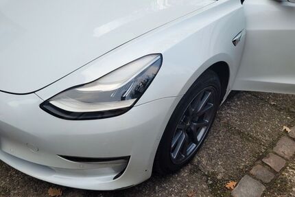 Tesla Model 3 189.000 km 18.199 &euro; Hamburg 21147