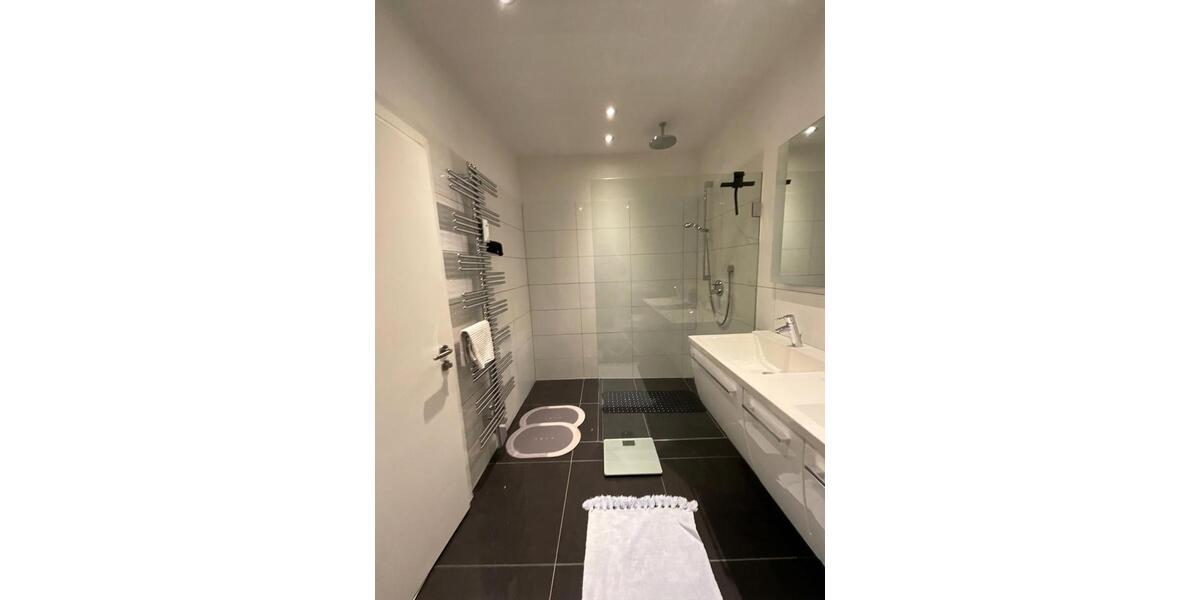 Erdgeschoßwohnung Hamburg Wandsbek - 5 Zimmer, 167 m&sup2;, 2.600&euro; | Angebot:26254739