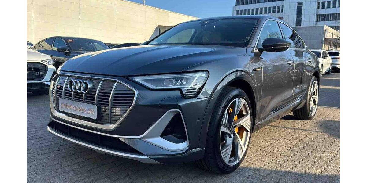 Audi e-tron 38.364 km 31.950 &euro; Hamburg 22047