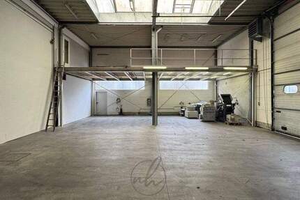 160 m² Lagerfläche mit Galerie & Rolltor – Top Lage in Norderstedt zimmer