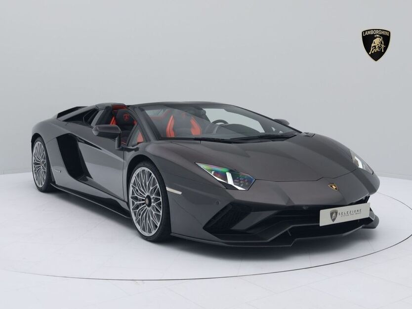 Lamborghini Aventador 8.141 km 449.900 € Hamburg 22143
