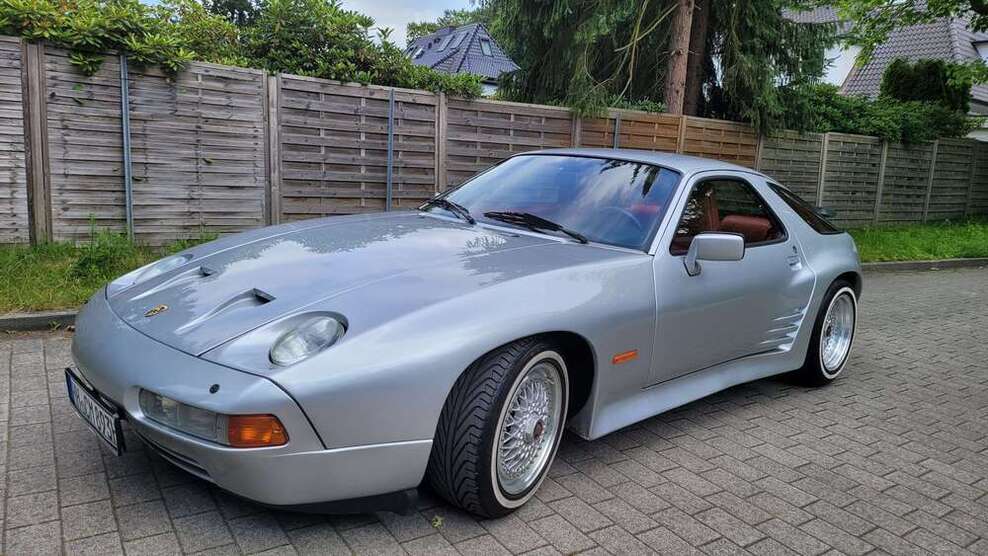 928
