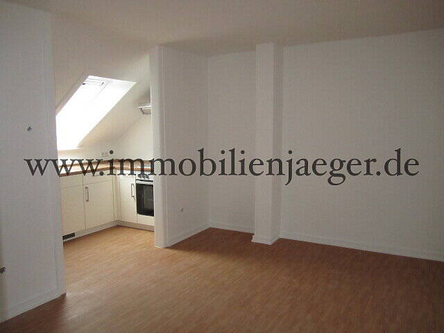 Zentrales Garstedt zw. Meyers-Mühle und EKZ Herold-Center - DachWohnung mit EBK - Sitzbadewanne