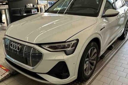 Audi e-tron 27.921 km 30.990 &euro; Hamburg 22047