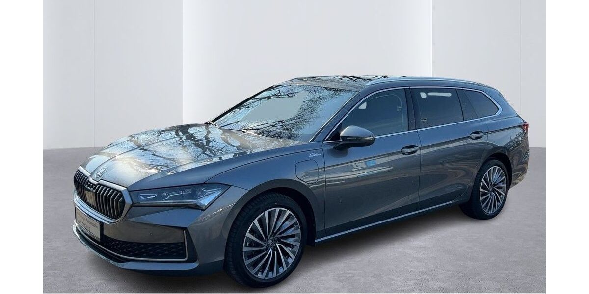 Skoda Superb 12.734 km 42.888 &euro; Hamburg 22303