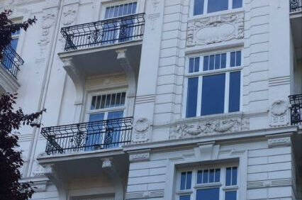 luxuriös. Untergeschoß: Büro + Wohnen elegant. weißer Jugendstil, nahe Klosterstern