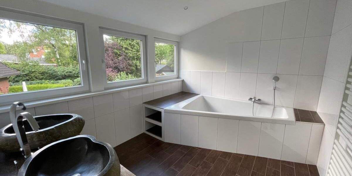 Mehrfamilienhaus, Wohnhaus Hamburg Volksdorf - 7 Zimmer, 247 m&sup2;, 3.100&euro; | Angebot:24812027