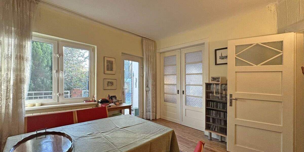 Altbau-Doppelhaushälfte mit großem Garten 4 zimmer