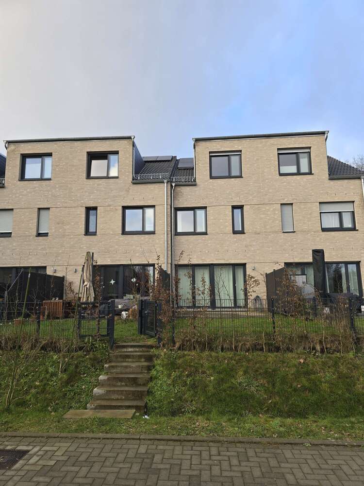 Haus zum Mieten in Hamburg 2.150 € 129.14 m²