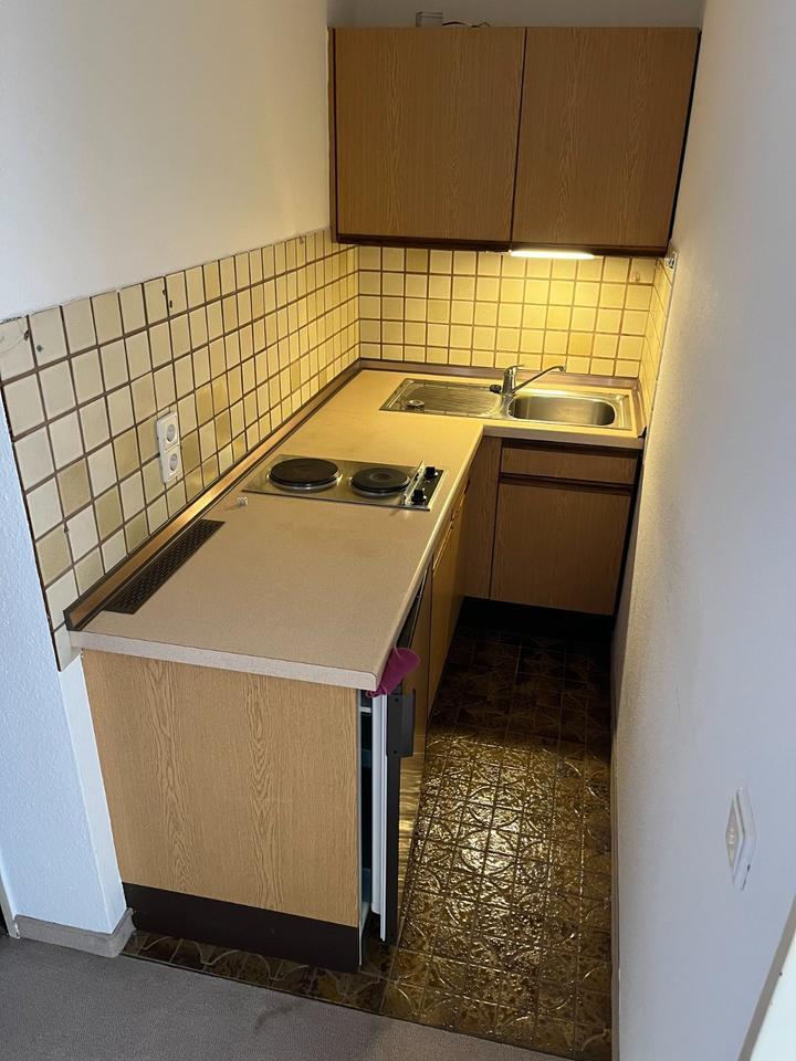 Büro & Lager mit Pantry und Duschbad; frisch gestrichen zimmer