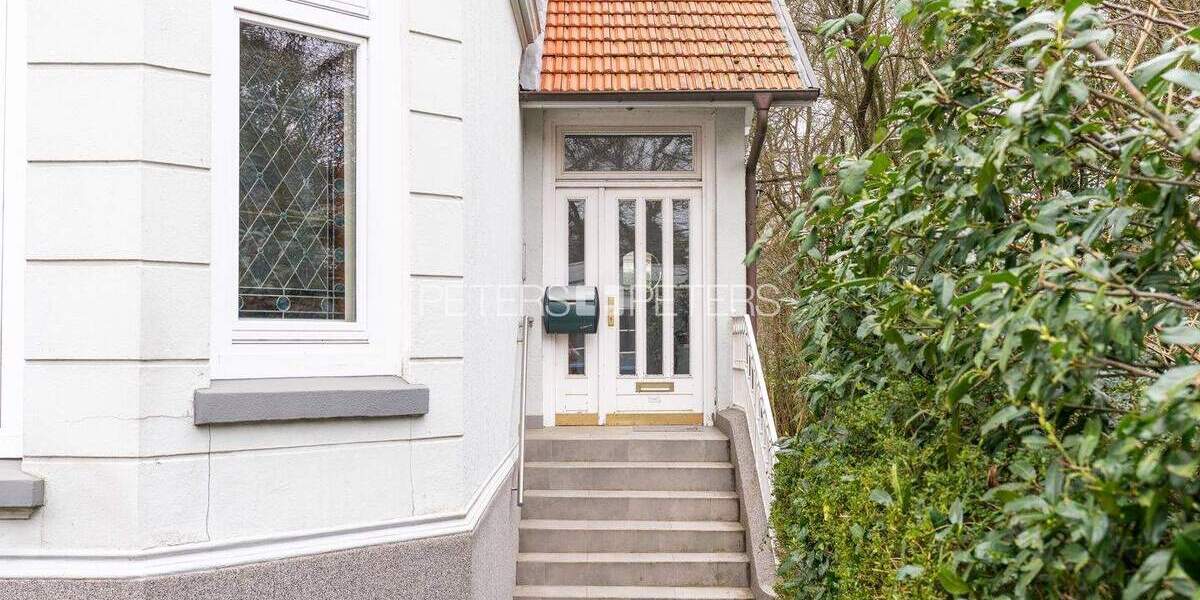 + 3 WE (2 frei + 1 verm.) mit Potential in Jugendstilhaus 1 zimmer