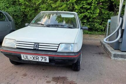 Peugeot 205 69.775 km 1.900 € Alveslohe 25486