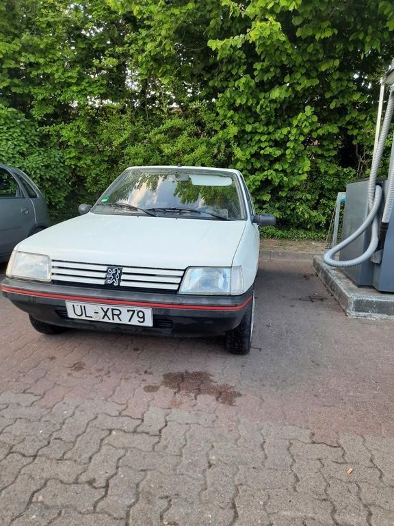 Peugeot 205 69.775 km 1.900 € Alveslohe 25486