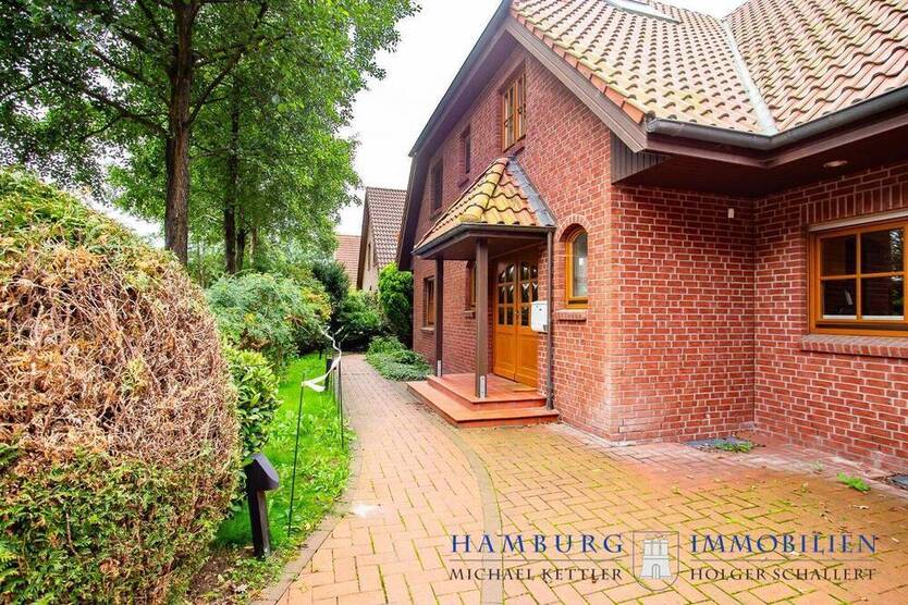 3-Familienhaus - BJ 1999 - EignerWohnung, 4 Zimmer, sofort beziehbar - 30-er Zone in 25436 Tornesch