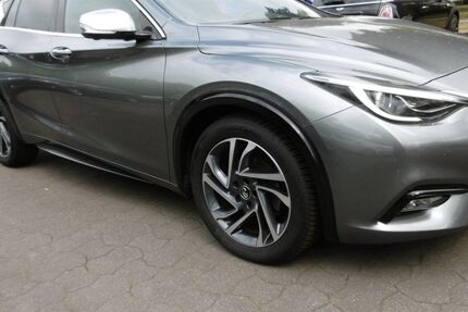 INFINITI Q30 101.108 km 13.800 € Hamburg 22459