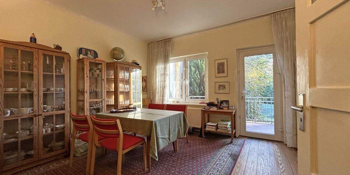 Altbau-Doppelhaushälfte mit großem Garten 4 zimmer