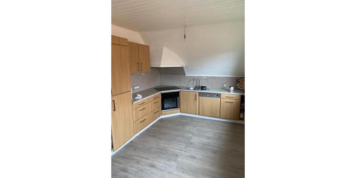 LAGE! LAGE! TOPLAGE in Quickborn. Charmante, lichtdurchflutete 4 Zimmerwohnung mit riesigem Süd-Balkon. 4 zimmer