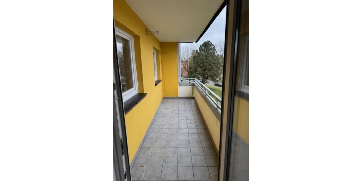 Schöne 3,5 Zimmer Wohnung mit Balkon, Keller und Parkplatz 3 zimmer