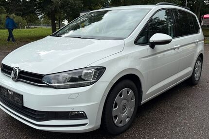 VW Touran 223.278 km 12.390 &euro; Hamburg 20539