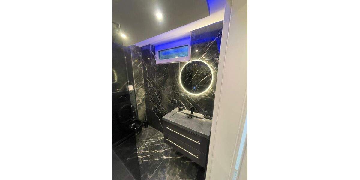 Luxuriöse 4 ZKB 106 Qm Eigentumswohnung. Nach Sanierung neuwertiger Zustand in Top Lage 4 zimmer