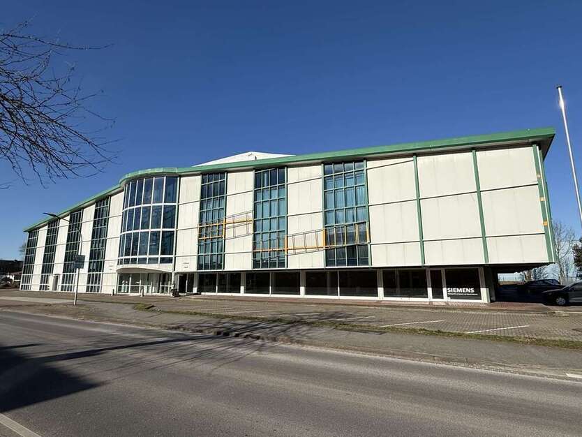 Halle in Holm 3.750 € 576 m²